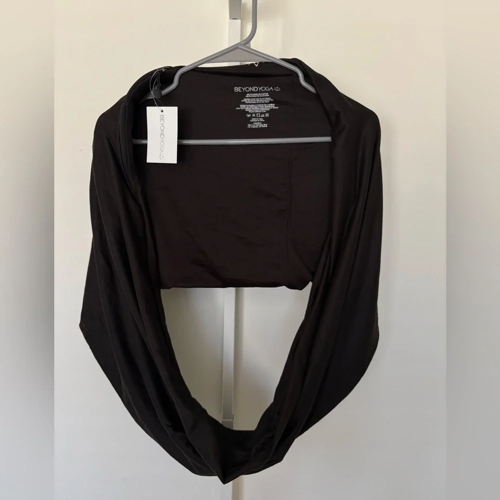 Beyond Yoga Black Hidden Pocket Infinity Scarf OS Stretch